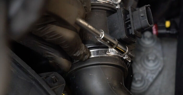 Trinn-for-trinn anbefalinger for hvordan du kan bytte Corsa D 2010 1.6 VXR (L08) Luftfilter selv