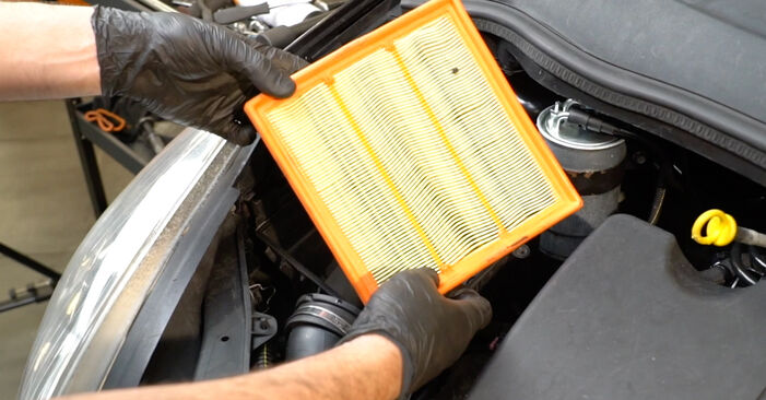 Jak wymienić Filtr powietrza w VAUXHALL Corsa Mk3 (D) Hatchback (S07) 1.6 VXR (L08) 2011: pobierz instrukcje PDF i instrukcje wideo