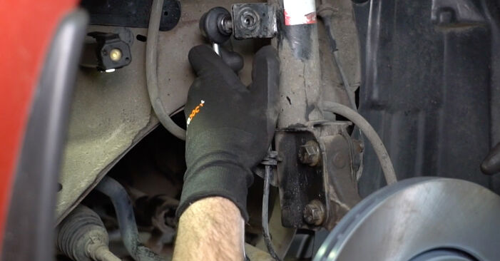 Колко време отнема смяната: Свързваща щанга на Nissan Micra k12 Кабрио 2013 - информативен PDF наръчник