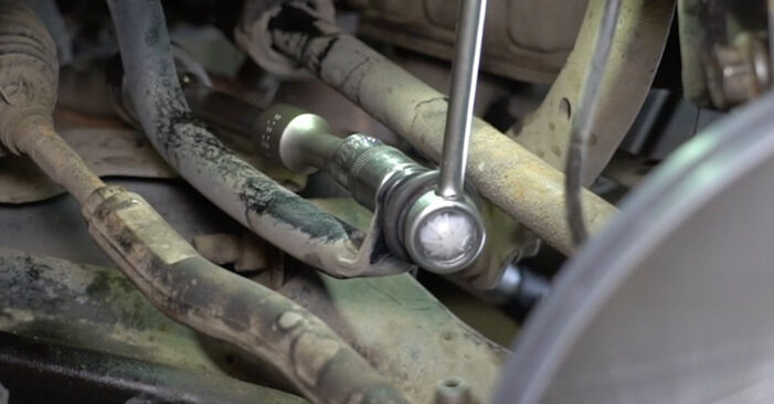 Replacing Anti Roll Bar Links on Renault Clio 4 Grandtour 2023 1.5 dCi 90 (KHN3, KHN4) by yourself