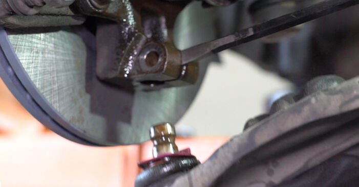Wie lange braucht der Teilewechsel: Querlenker am Nissan Micra k12 Cabrio 2013 - Einlässliche PDF-Wegleitung