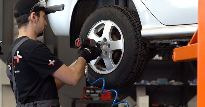 Audi A1 Sportback 8x 1.2 TFSI 2013 Stoßdämpfer wechseln: Gratis Reparaturanleitungen