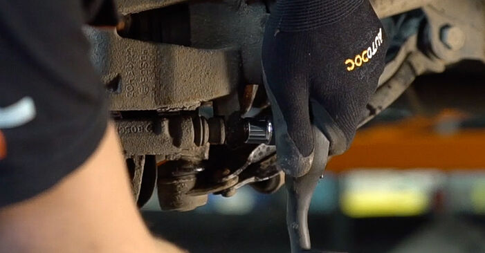 Wie schmierig ist es, selber zu reparieren: Bremsscheiben beim FIAT New 500 Cabrio (332) Elektro (FA1) 2021 wechseln – Downloaden Sie sich Bildanleitungen