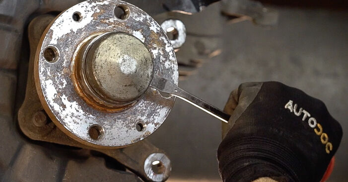 Substituir Rulment roata FIAT GRAND SIENA (372) 1.6 (197) 2013 - tutorialul online