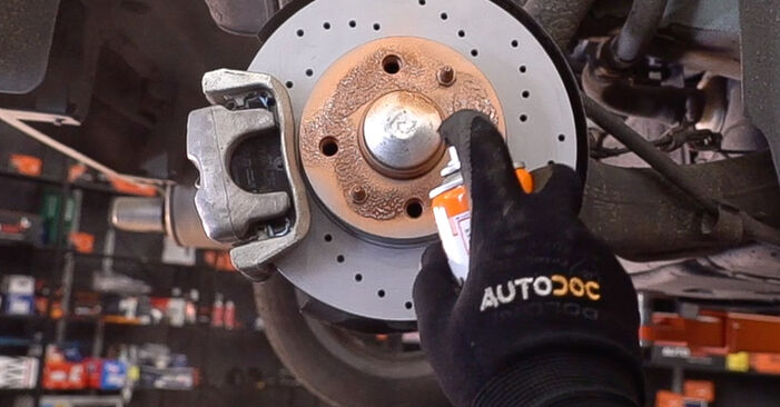 How to change Brake Pads on Fiat 500X 2014 - free PDF and video manuals