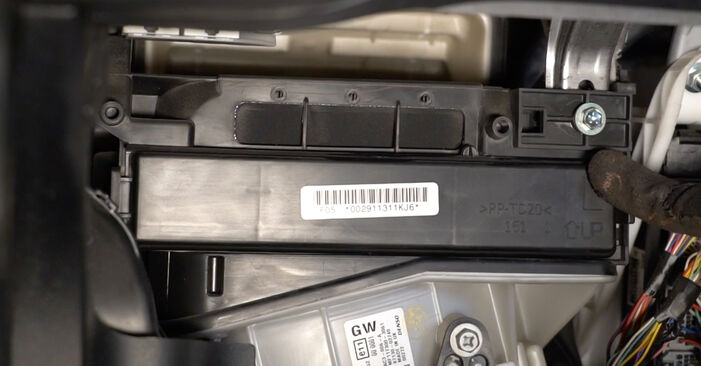 Hvordan skifte Kupefilter på TOYOTA Camry Sedan (_V4_) 2011: Last ned PDF- og videoveiledninger