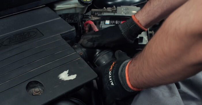 Ako vymeniť Vzduchový filter na Ford Fiesta Mk5 Sedan 2000 – bezplatné PDF a video návody.