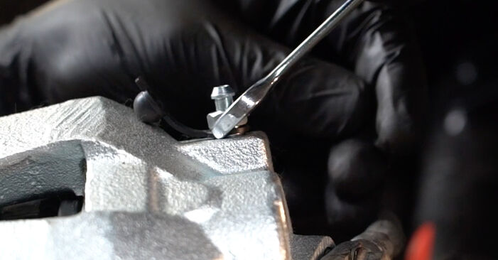 Hvordan skifte SEAT ALTEA 2013 Bremsecaliper trinn–for–trinn veiledning