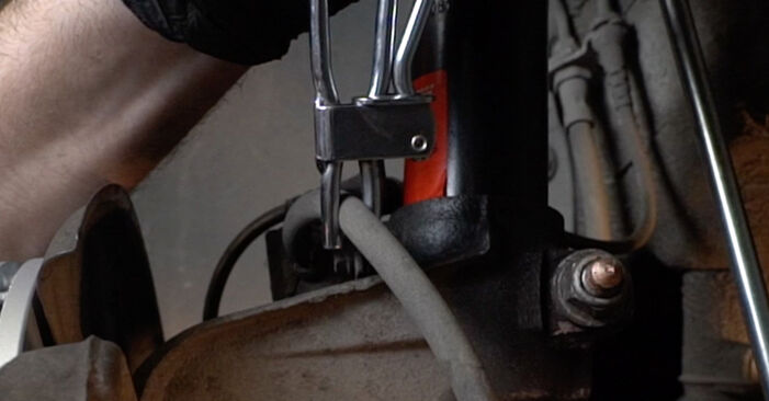 Hvordan skifte SEAT ALTEA 2013 Bremsecaliper trinn–for–trinn veiledning