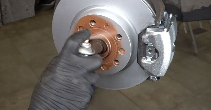 Sustitución de Amortiguadores en un Audi A3 Cabrio 1.9 TDI 2010: manuales de taller gratuitos