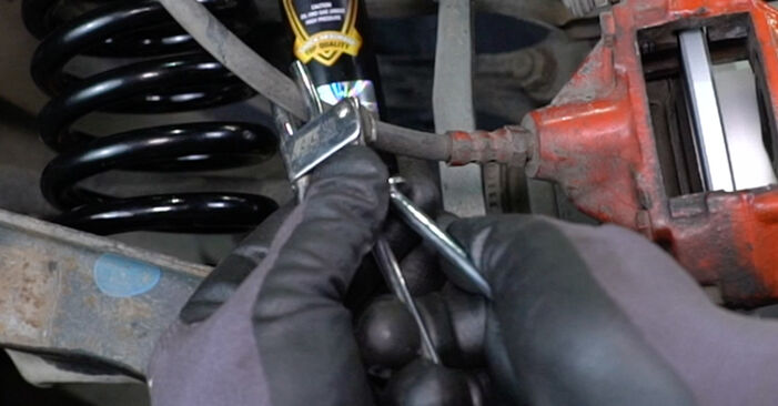 Udskiftning af Bremsekaliber Reparationssæt på MERCEDES-BENZ E-CLASS ved gør-det-selv indsats