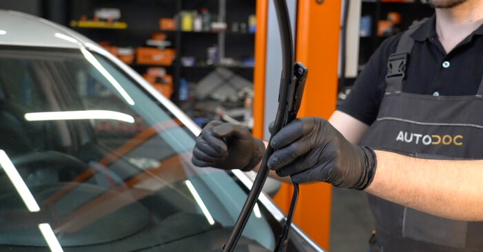 How to replace ABARTH PUNTO (199_) 1.4 (199.AXX1B) 2013 Wiper Blades - step-by-step manuals and video guides