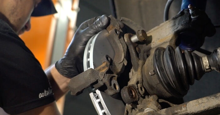 Hvordan skifte Bremseskiver på AUDI A3 Cabrio (8P7) 2013: Last ned PDF- og videoveiledninger