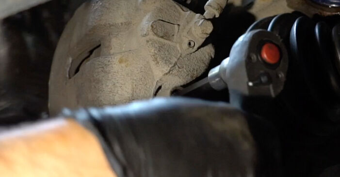 Hvordan skifte Bremseskiver på AUDI A3 Cabrio (8P7) 2013: Last ned PDF- og videoveiledninger