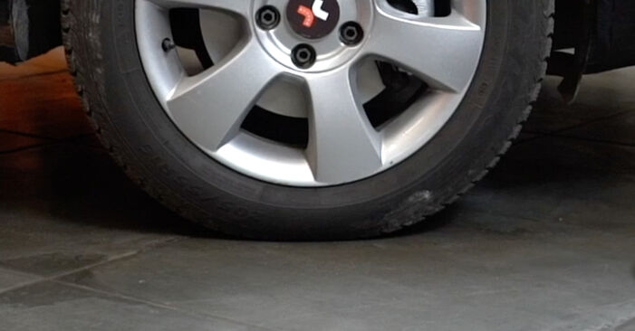 Hoe Remklauw VW POLO VIVO Hatchback 1.4 2011 vervangen – stap voor stap leidraden en video-tutorials