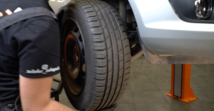 Wechseln Sie Koppelstange beim FORD Fiesta Mk6 Limousine 1.4 2013 selbst aus