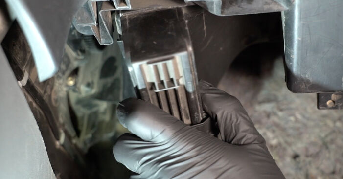 Innenraumfilter Skoda Rapid Limousine 1.5 TDI 2013 wechseln: Kostenlose Reparaturhandbücher