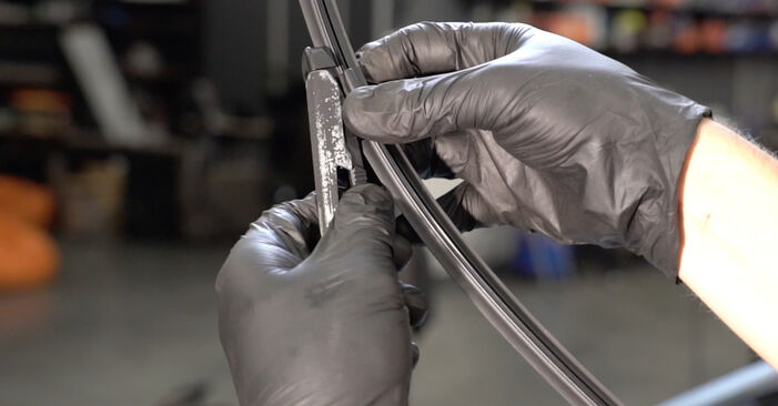 Wie schmierig ist es, selber zu reparieren: Scheibenwischer beim Peugeot 307 Limousine 1.6 2007 wechseln – Downloaden Sie sich Bildanleitungen