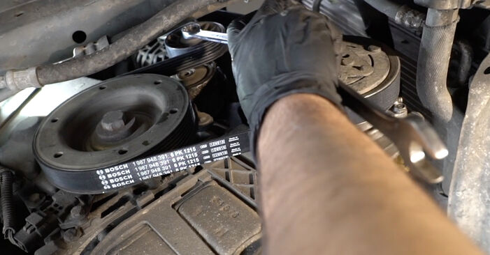 Peugeot Expert Tepee 1.6 HDi 90 8V 2013 Keilrippenriemen wechseln: wie schwer ist es, selbst zu reparieren - Downloaden Sie sich illustrierte Anleitungen