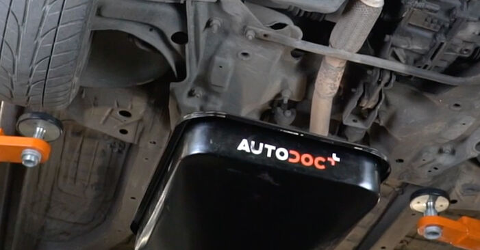 Come sostituire Filtro olio motore PEUGEOT 3008 (T8) HDi 150 (0URHEM) 2010 - manuali passo passo e video guide