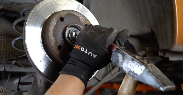 Wie man Bremsscheiben beim Citroen C4 Grand Picasso MK2 2013 wechselt - Gratis PDF- und Video-Tutorials