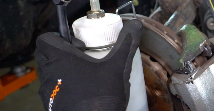 Πόσο δύσκολο είναι να το κάνετε μόνος σας: Ελαστικοί σωλήνες φρένων (μαρκούτσια) αντικατάσταση σε VW BORA - κατεβάστε τον εικονογραφημένο οδηγό