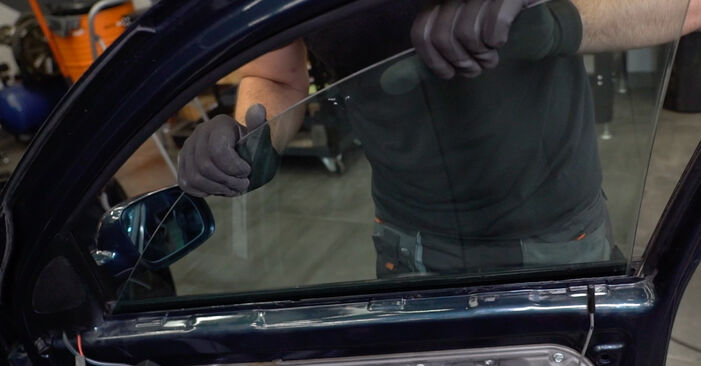Svépomocná výměna Zvedací zařízení oken na autě VW BORA