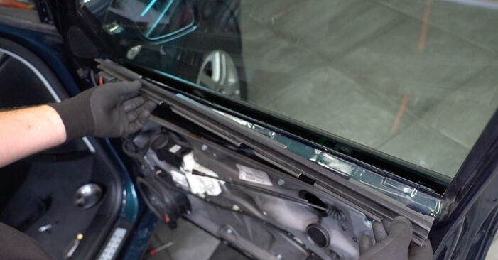 Tauschen Sie Fensterheber beim VW Bora Variant 2002 1.9 TDI selber aus