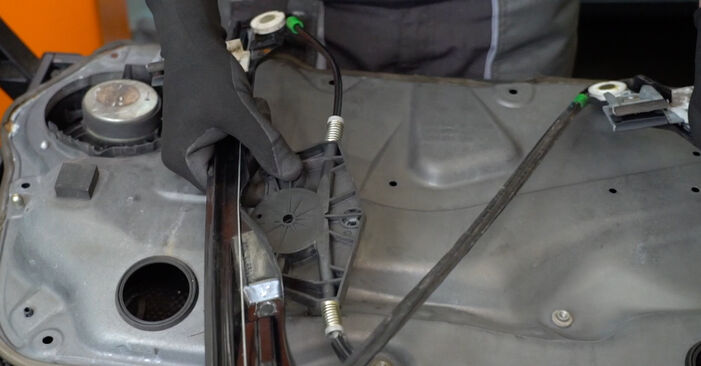 Svojpomocná výmena Mechanizmu zdvíhania okien na aute Golf 1j5 2001 1.9 TDI