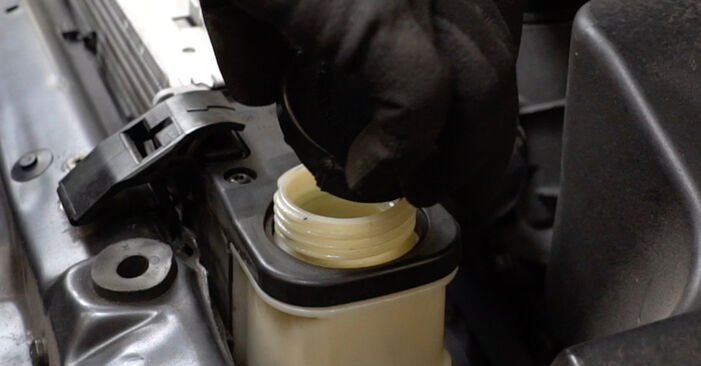 Cómo reemplazar Bomba de Agua + Kit de Distribución en un BMW 3 Cabrio (E36) 318 i 1994 - manuales paso a paso y guías en video
