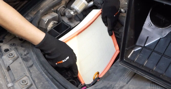 Replacing Air Filter on Audi Allroad 4BH 2004 2.5 TDI quattro by yourself