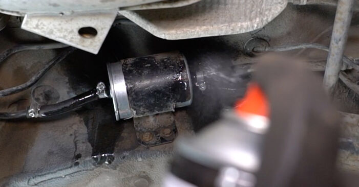VW LT 46 Pritsche 2.8 TDI 1998 Kraftstofffilter wechseln: Gratis Reparaturanleitungen