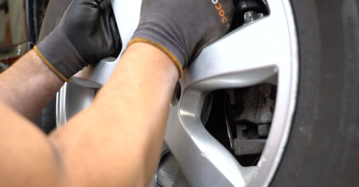 Volvo v70 bw 2.0 D4 2013 Bremsbeläge wechseln: wie schwer ist es, selbst zu reparieren - Downloaden Sie sich illustrierte Anleitungen