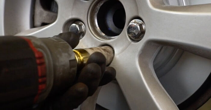 Wie kompliziert ist es, selbst zu reparieren: Bremsbeläge am Volvo v70 bw 2.0 D4 2013 ersetzen – Laden Sie sich illustrierte Wegleitungen herunter