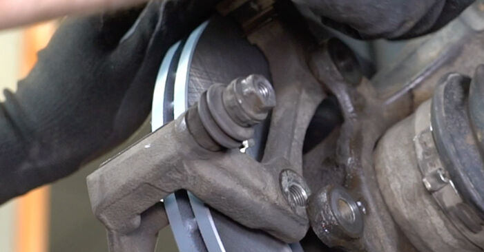 Wie lange benötigt das Auswechseln der Teile: Bremsscheiben beim Nissan Micra K12 2010 - Detailliertes PDF-Tutorial