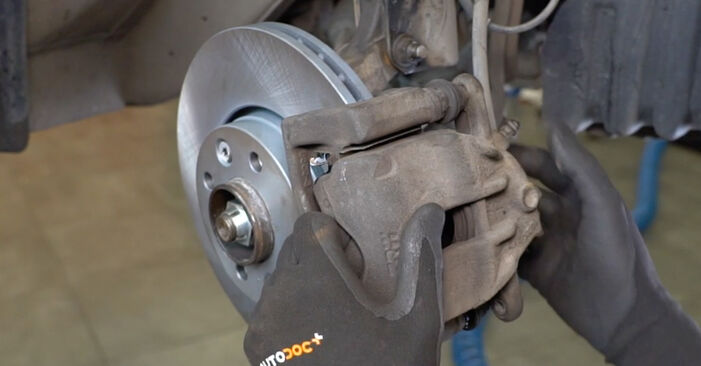 Stufenweiser Leitfaden zum Teilewechsel in Eigenregie von Nissan Micra K12 2006 1.6 SR 160 Bremsscheiben