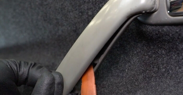 Jak odstranit SEAT AROSA Zvedací zařízení oken - online jednoduché instrukce