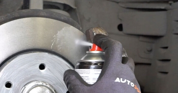 Wie schmierig ist es, selber zu reparieren: Bremsscheiben beim Mercedes A209 CLK 350 3.5 (209.456) 2009 wechseln – Downloaden Sie sich Bildanleitungen