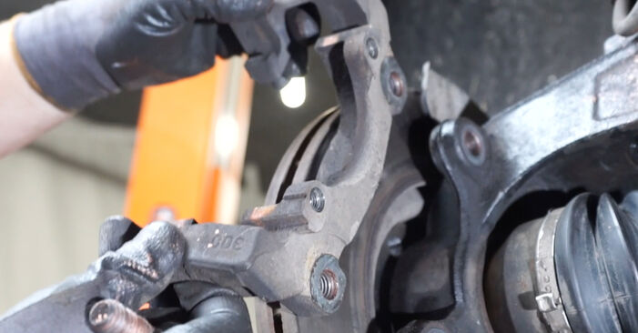 Priporočila korakov za DIY zamenjavo Volvo S60 2 2023 1.6 T3 Zavorni kolut