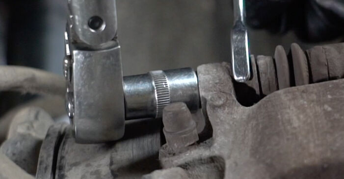 Wie kompliziert ist es, selbst zu reparieren: Bremsscheiben am Volvo S80 II 3.2 2012 ersetzen – Laden Sie sich illustrierte Wegleitungen herunter