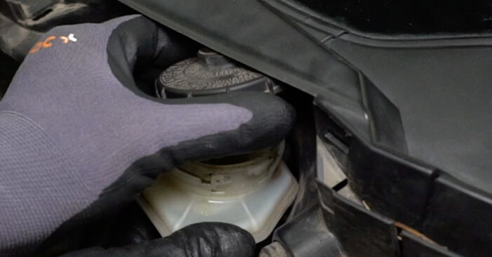 Honda Civic IX 1.8 i-VTEC (FK2) 2014 Bremsscheiben wechseln: Kostenfreie Reparaturwegleitungen