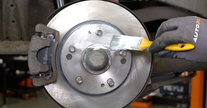 Wie schmierig ist es, selber zu reparieren: Bremsscheiben beim Honda Civic 9 1.8 (FB2) 2017 wechseln – Downloaden Sie sich Bildanleitungen