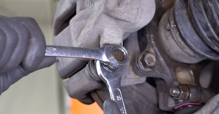 Wie kompliziert ist es, selbst zu reparieren: Bremsscheiben am Renault Clio 3 Grandtour 1.2 16V 2014 ersetzen – Laden Sie sich illustrierte Wegleitungen herunter