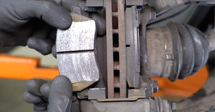 Wie lange braucht der Teilewechsel: Bremsscheiben am Nissan Tiida SС11 2012 - Einlässliche PDF-Wegleitung