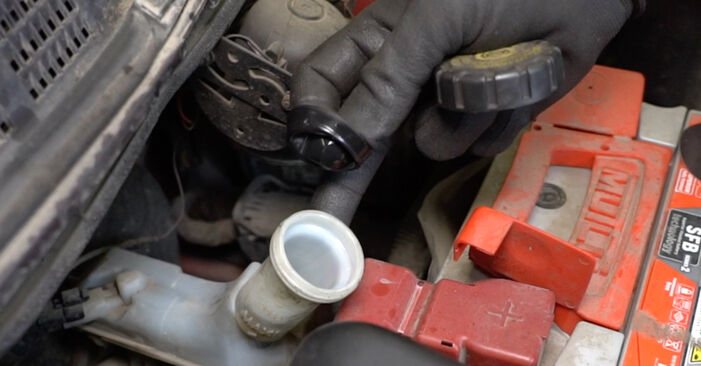 Wie man Bremsscheiben am Nissan Tiida SС11 2004 ersetzt - Kostenfreie PDF- und Videotipps