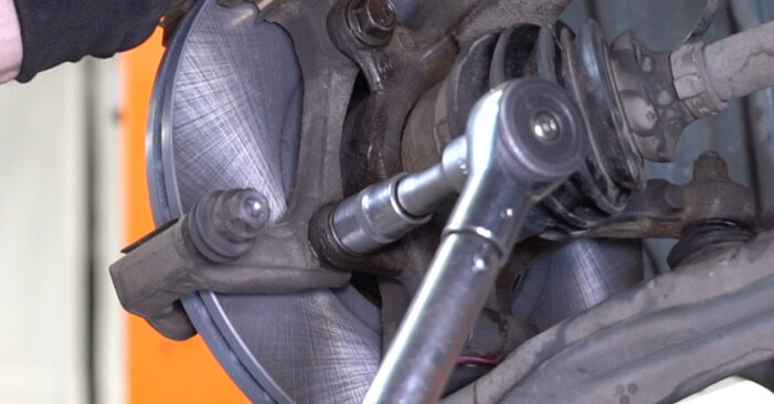 Wie lange benötigt das Auswechseln der Teile: Bremsscheiben beim Nissan Tiida SС11 2012 - Detailliertes PDF-Tutorial