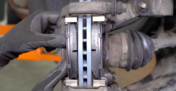 Replacing Brake Discs on Dacia Logan MCV 2 2023 1.5 dCi by yourself