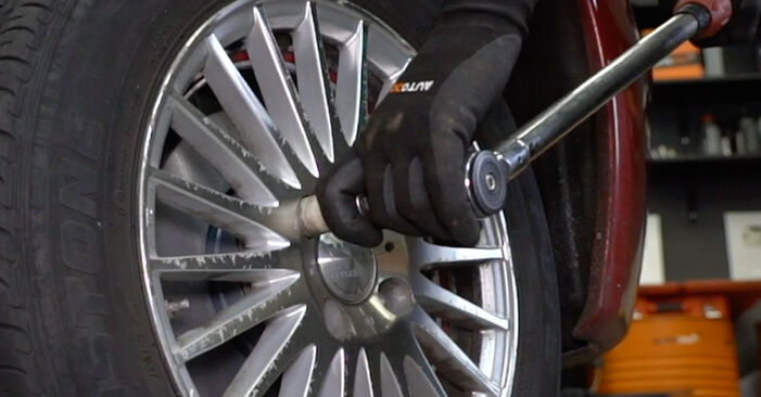 Nissan Note E12 1.2 2014 Bremsscheiben wechseln: Gratis Reparaturanleitungen
