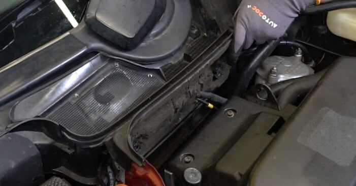 Hinweise des Automechanikers zum Wechseln von MERCEDES-BENZ E-Klasse Cabrio (A124) E 320 3.2 (124.066) 1995 Innenraumfilter