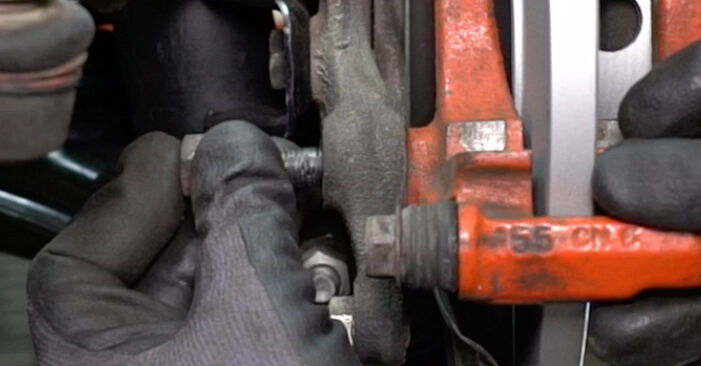 Tauschen Sie Bremsscheiben beim Mercedes S124 1995 E 250 2.5 Turbo Diesel (124.186) selber aus